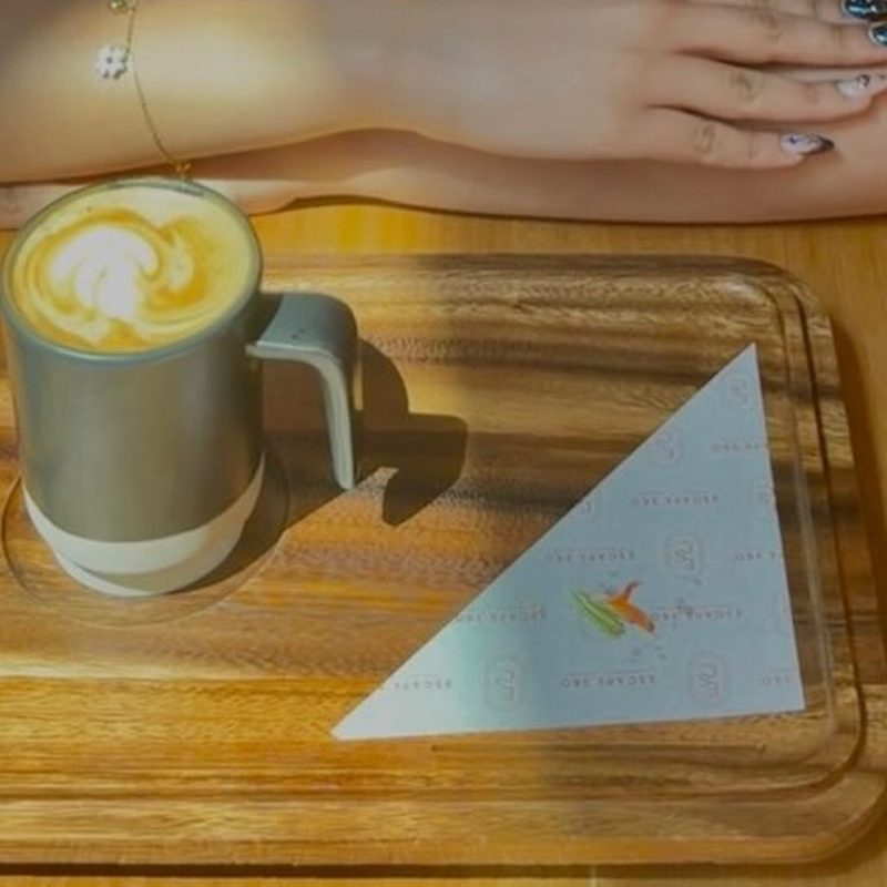 16 oz hot vanilla latte
